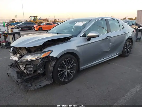 4T1G11AK0LU989749 2020 TOYOTA CAMRY - Image 2