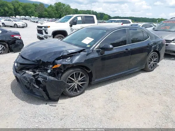 4T1G11AK0MU403116 2021 TOYOTA CAMRY - Image 2