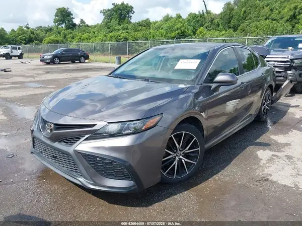4T1G11AK0MU406422 2021 TOYOTA CAMRY - Image 2