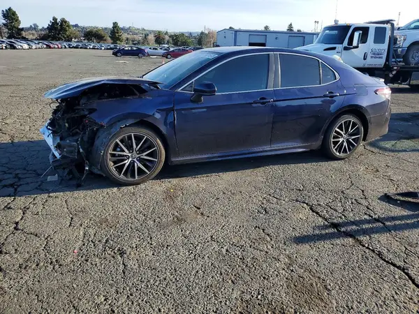 4T1G11AK0MU406436 2021 TOYOTA CAMRY - Image 1