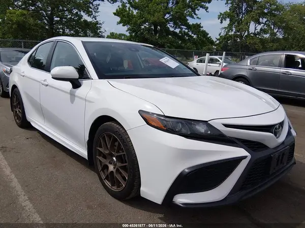 4T1G11AK0MU410969 2021 TOYOTA CAMRY - Image 1