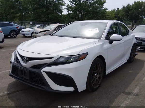 4T1G11AK0MU410969 2021 TOYOTA CAMRY - Image 2
