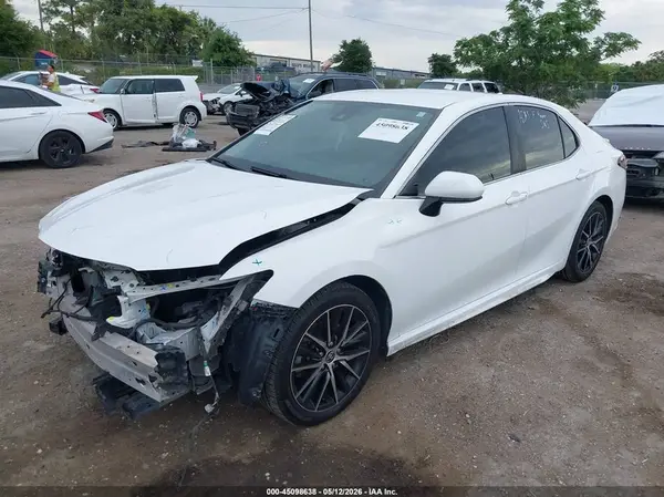 4T1G11AK0MU411121 2021 TOYOTA CAMRY - Image 2