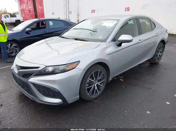 4T1G11AK0MU412804 2021 TOYOTA CAMRY - Image 2