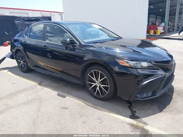 4T1G11AK0MU413290 2021 TOYOTA CAMRY - Image 1