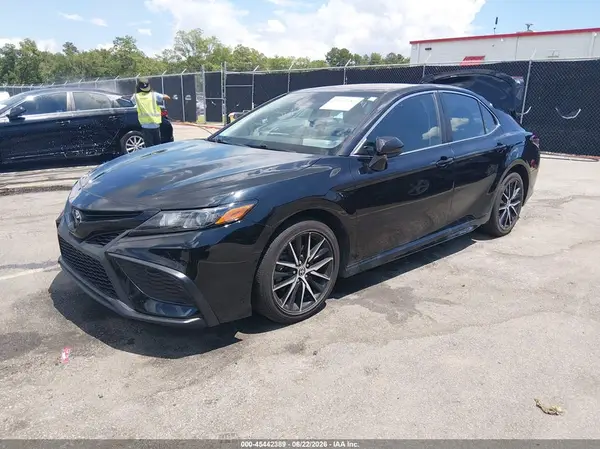 4T1G11AK0MU413290 2021 TOYOTA CAMRY - Image 2