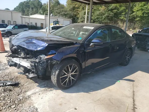4T1G11AK0MU413757 2021 TOYOTA CAMRY - Image 1