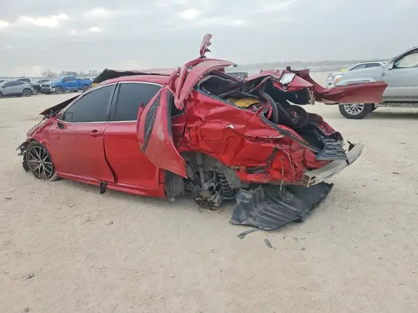 4T1G11AK0MU415556 2021 TOYOTA CAMRY - Image 2