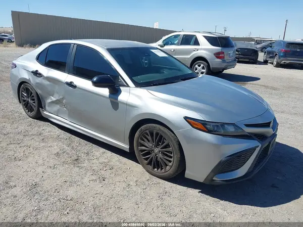 4T1G11AK0MU415749 2021 TOYOTA CAMRY - Image 1