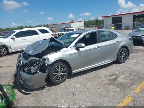 4T1G11AK0MU416450 2021 TOYOTA CAMRY - Image 2