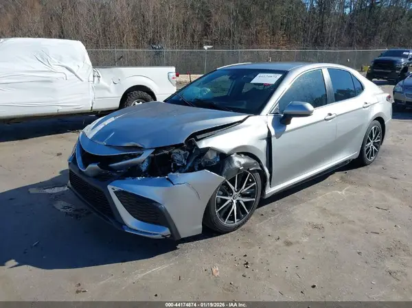 4T1G11AK0MU417422 2021 TOYOTA CAMRY - Image 2