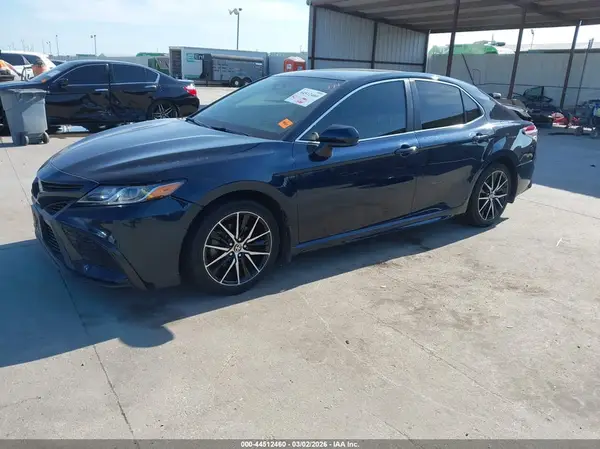 4T1G11AK0MU420384 2021 TOYOTA CAMRY - Image 2