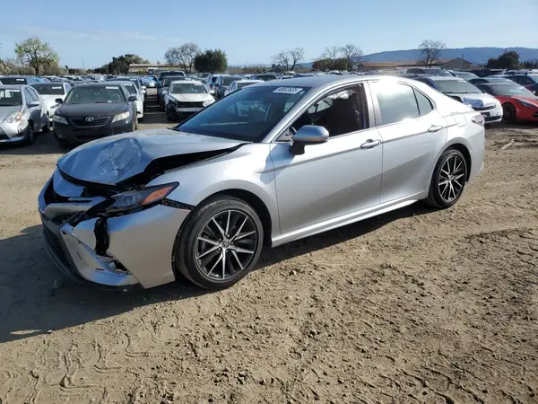 4T1G11AK0MU422684 2021 TOYOTA CAMRY - Image 1
