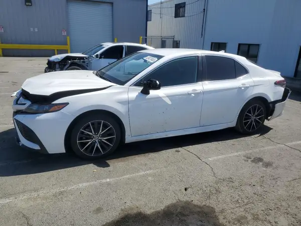 4T1G11AK0MU423186 2021 TOYOTA CAMRY - Image 1