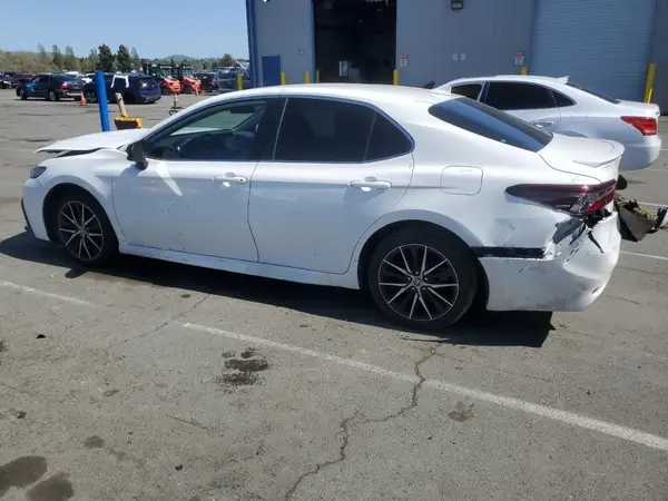 4T1G11AK0MU423186 2021 TOYOTA CAMRY - Image 2