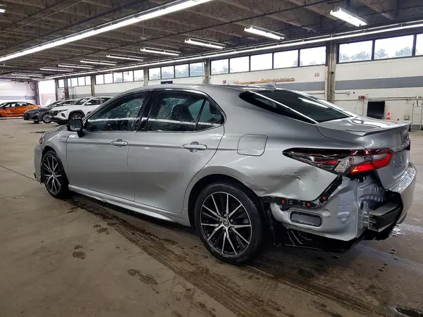 4T1G11AK0MU424175 2021 TOYOTA CAMRY - Image 2