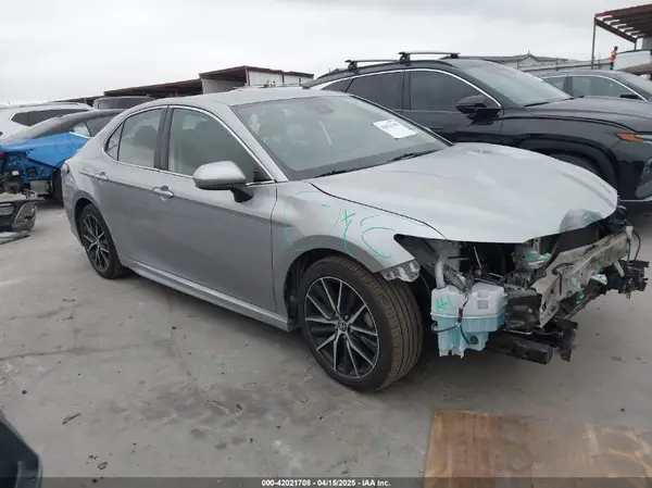 4T1G11AK0MU424533 2021 TOYOTA CAMRY - Image 1