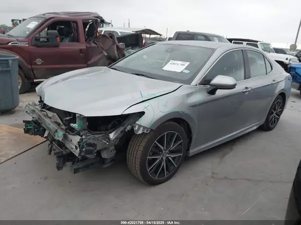 4T1G11AK0MU424533 2021 TOYOTA CAMRY - Image 2