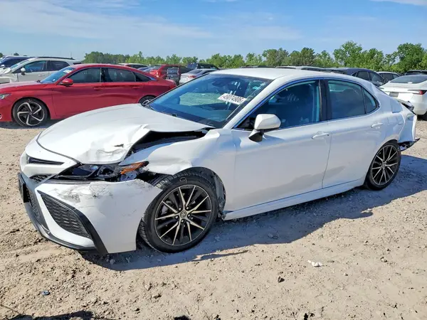 4T1G11AK0MU424564 2021 TOYOTA CAMRY - Image 1