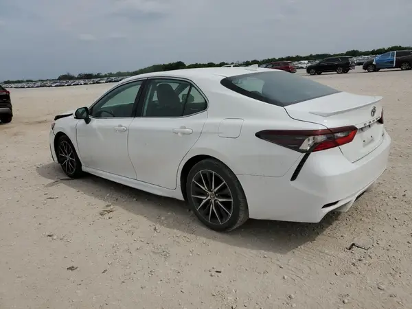 4T1G11AK0MU424886 2021 TOYOTA CAMRY - Image 2