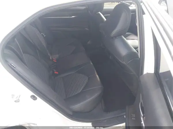 4T1G11AK0MU427643 2021 TOYOTA CAMRY - Image 8