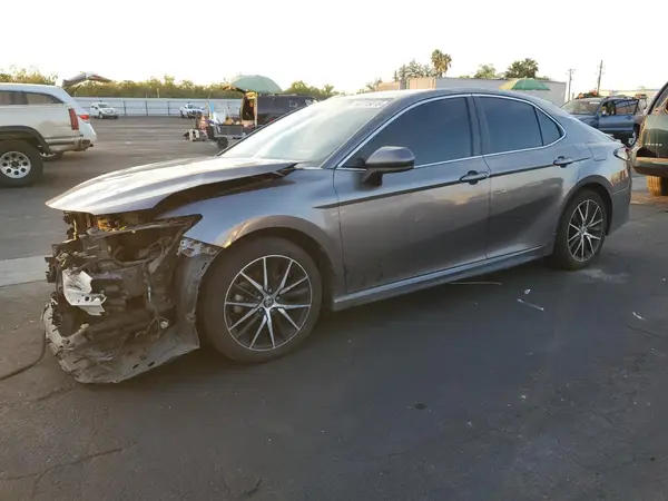 4T1G11AK0MU429747 2021 TOYOTA CAMRY - Image 1