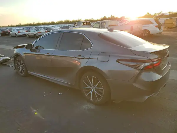 4T1G11AK0MU429747 2021 TOYOTA CAMRY - Image 2