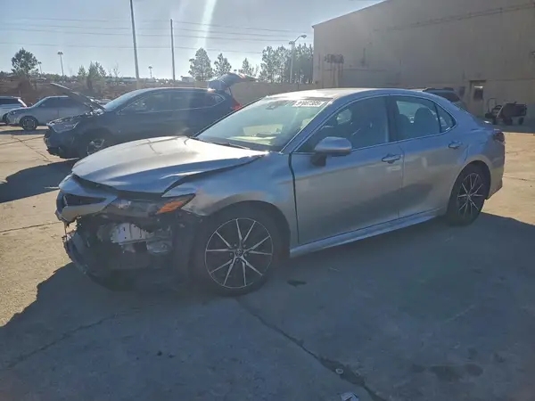 4T1G11AK0MU429828 2021 TOYOTA CAMRY - Image 1