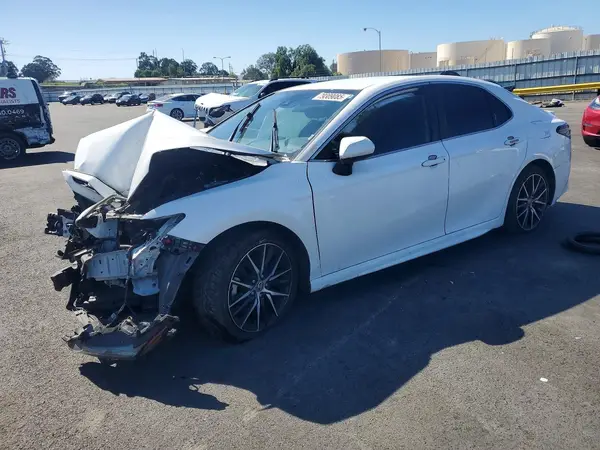 4T1G11AK0MU437847 2021 TOYOTA CAMRY - Image 1