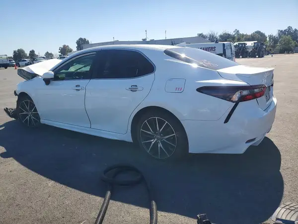 4T1G11AK0MU437847 2021 TOYOTA CAMRY - Image 2