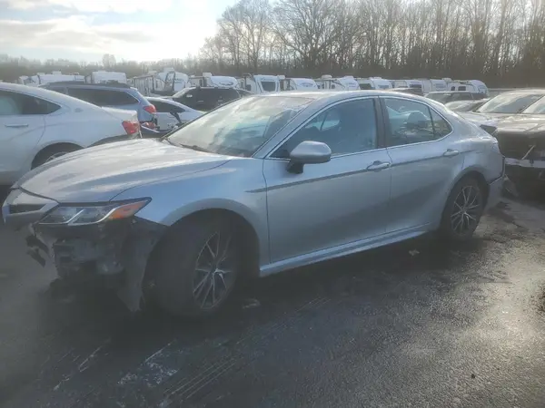 4T1G11AK0MU438190 2021 TOYOTA CAMRY - Image 1