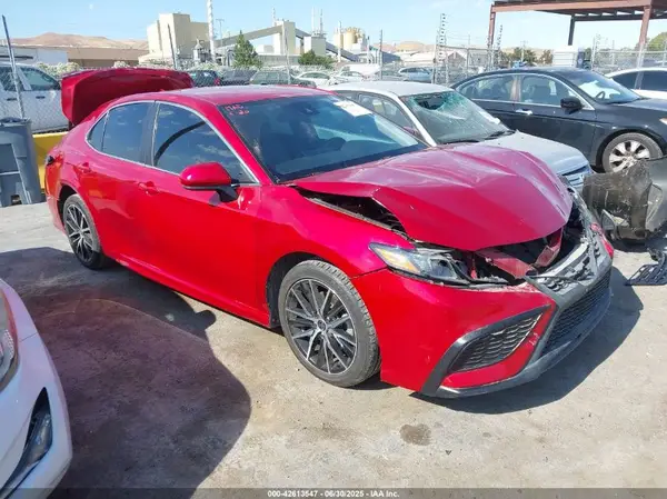 4T1G11AK0MU438612 2021 TOYOTA CAMRY - Image 1