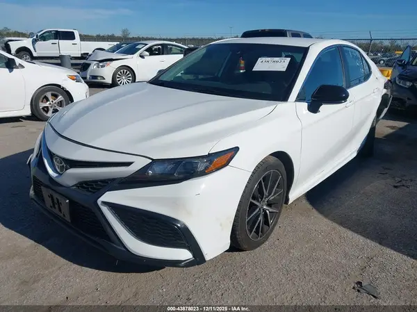 4T1G11AK0MU444409 2021 TOYOTA CAMRY - Image 2