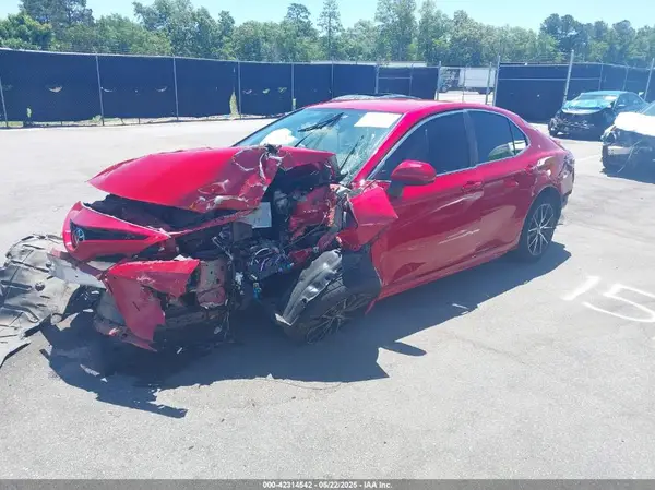 4T1G11AK0MU448248 2021 TOYOTA CAMRY - Image 2