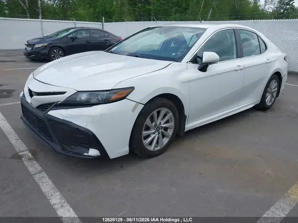 4T1G11AK0MU451103 2021 TOYOTA CAMRY - Image 2