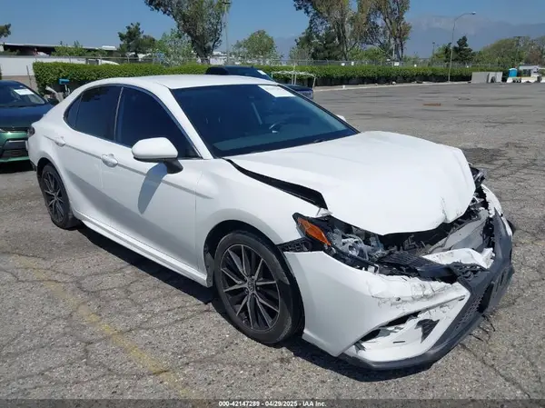 4T1G11AK0MU451229 2021 TOYOTA CAMRY - Image 1