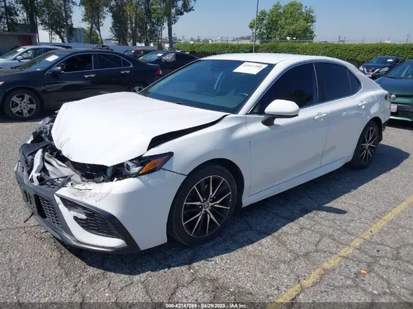 4T1G11AK0MU451229 2021 TOYOTA CAMRY - Image 2