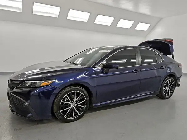 4T1G11AK0MU452784 2021 TOYOTA CAMRY - Image 1