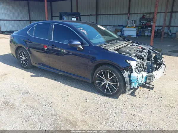 4T1G11AK0MU458732 2021 TOYOTA CAMRY - Image 1