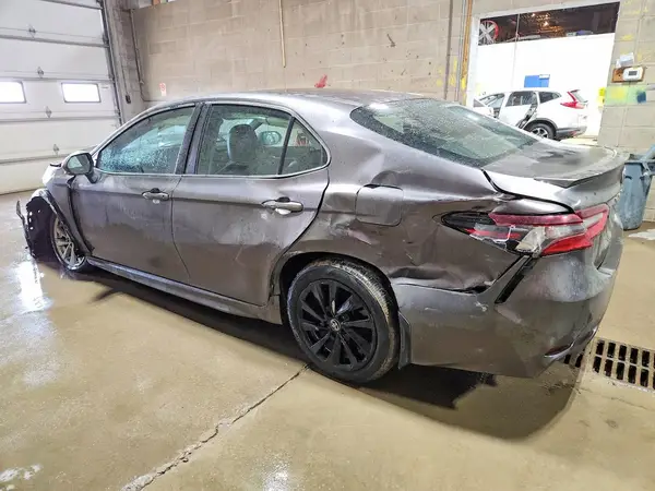 4T1G11AK0MU462781 2021 TOYOTA CAMRY - Image 2