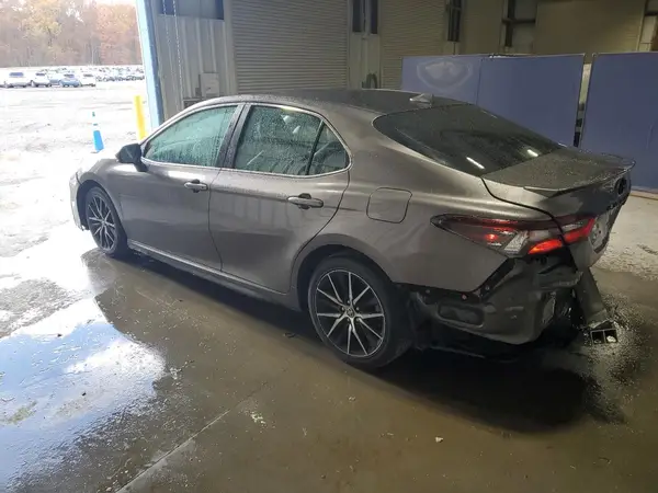 4T1G11AK0MU463218 2021 TOYOTA CAMRY - Image 2