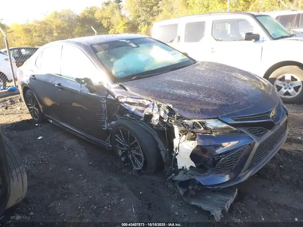 4T1G11AK0MU467947 2021 TOYOTA CAMRY - Image 1