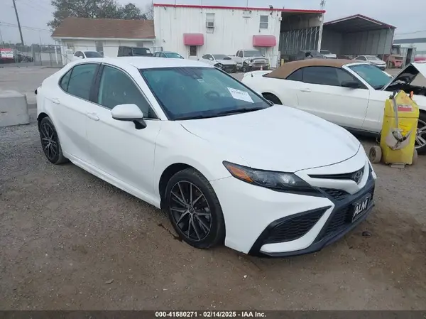 4T1G11AK0MU469245 2021 TOYOTA CAMRY - Image 1