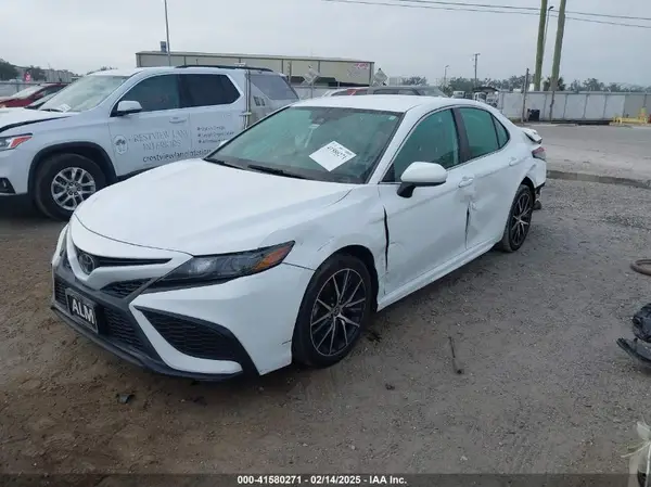 4T1G11AK0MU469245 2021 TOYOTA CAMRY - Image 2