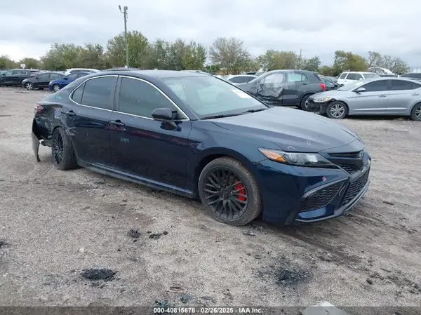 4T1G11AK0MU469987 2021 TOYOTA CAMRY - Image 1