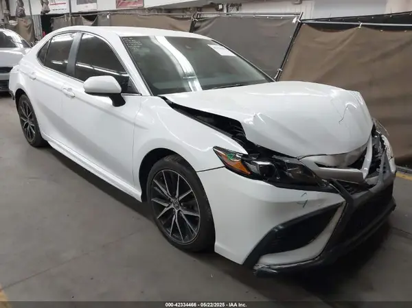 4T1G11AK0MU470136 2021 TOYOTA CAMRY - Image 1