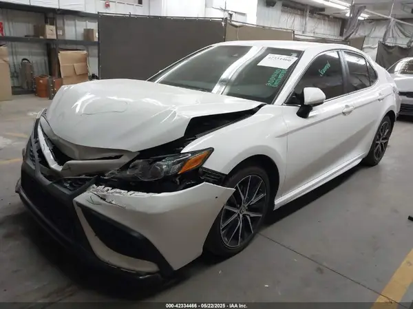 4T1G11AK0MU470136 2021 TOYOTA CAMRY - Image 2