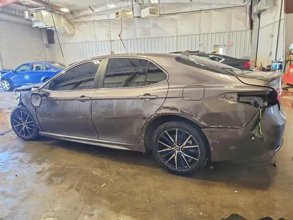 4T1G11AK0MU471528 2021 TOYOTA CAMRY - Image 2