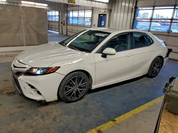4T1G11AK0MU471724 2021 TOYOTA CAMRY - Image 1