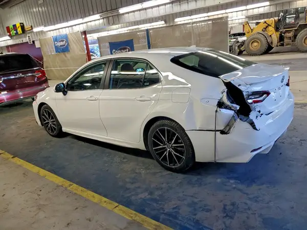 4T1G11AK0MU471724 2021 TOYOTA CAMRY - Image 2